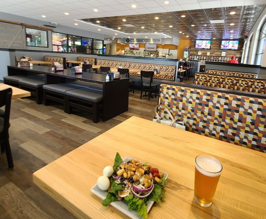 Round Table Pizza Danville party room in Danville